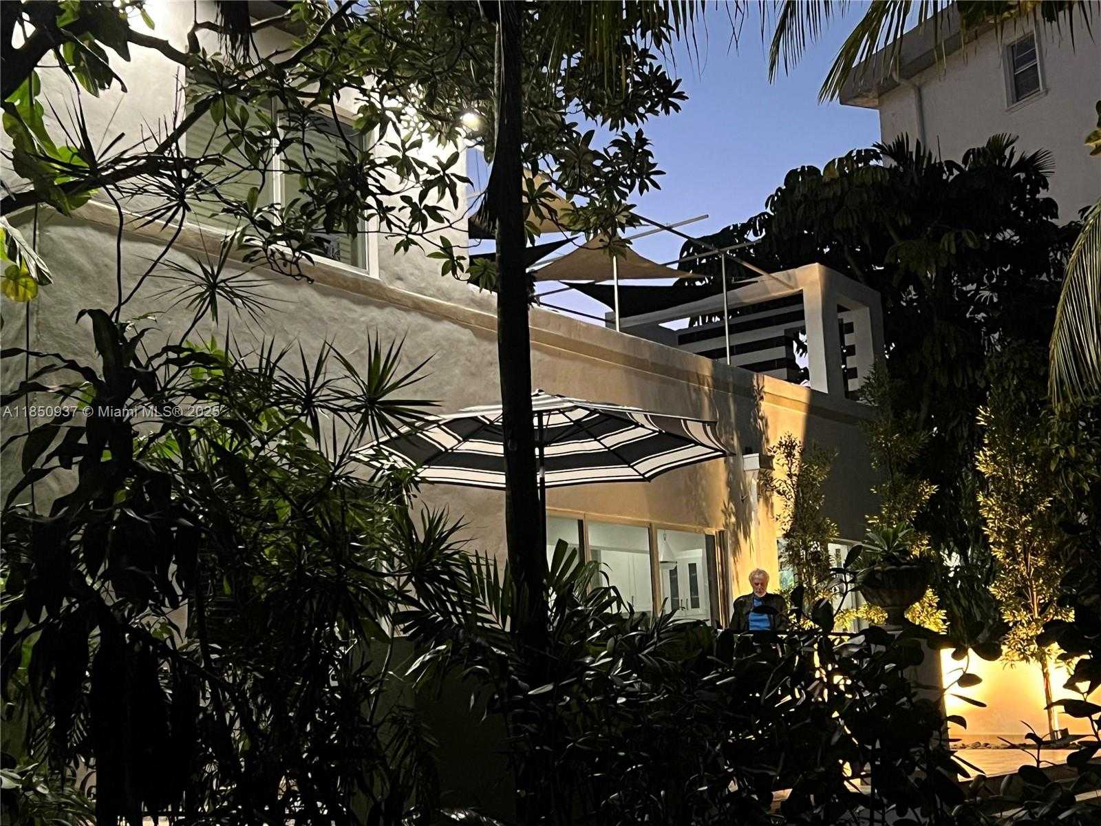 Small Image of 435 NORTH EAST 77TH ST RD, Miami Number 40
