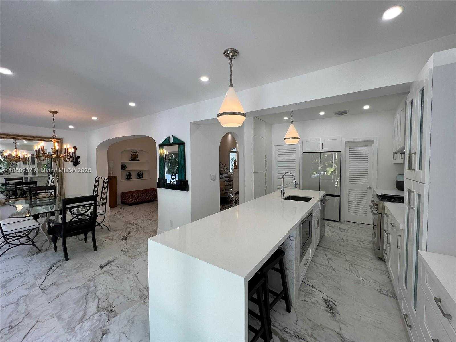 Small Image of 435 NORTH EAST 77TH ST RD, Miami Number 7