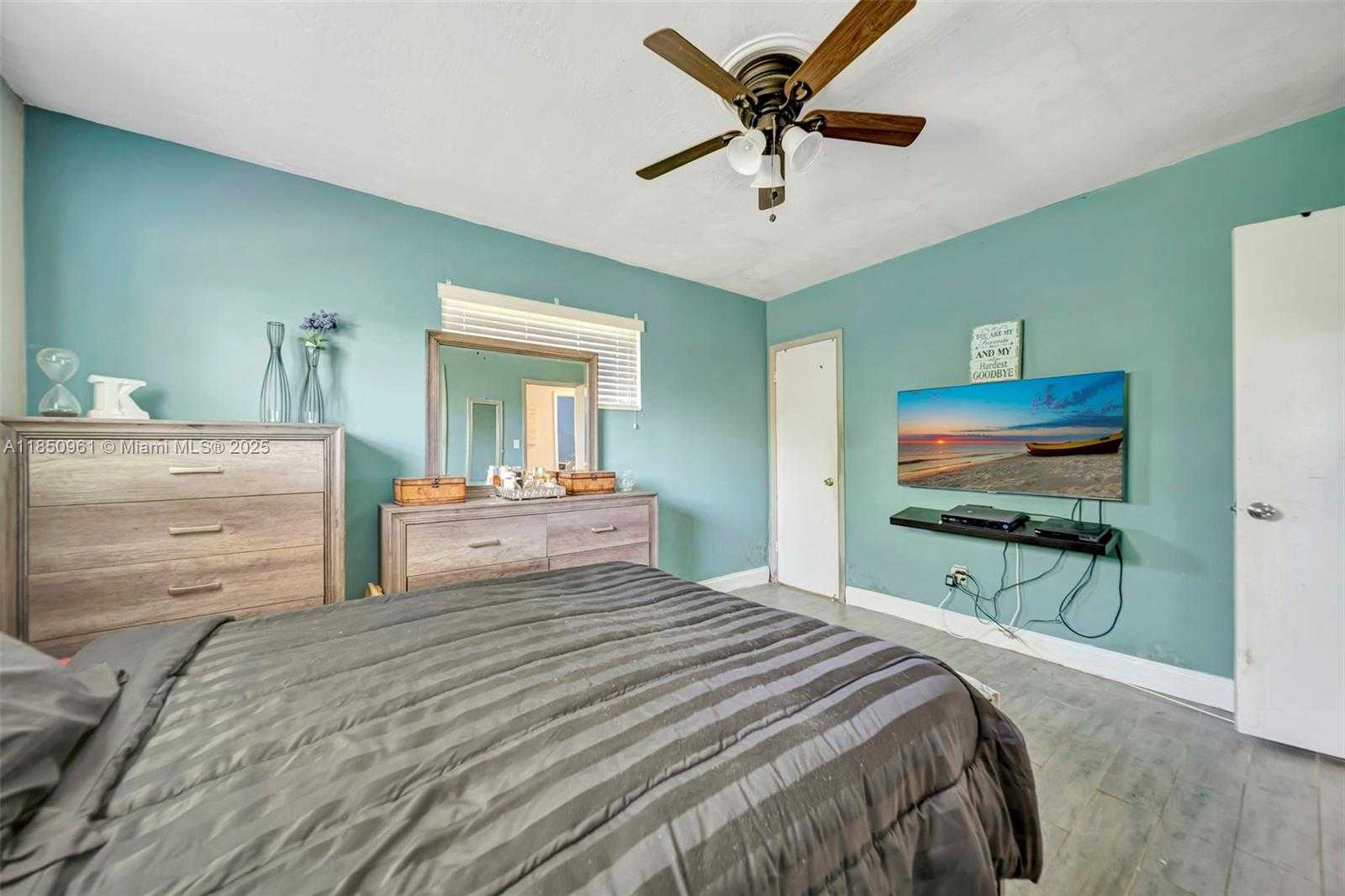 Small Image of 100 NORTH WEST 208TH ST, Miami Gardens Number 21