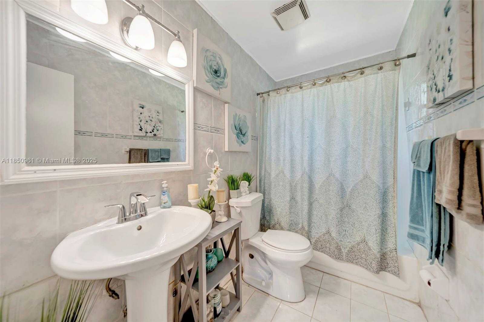 Small Image of 100 NORTH WEST 208TH ST, Miami Gardens Number 24