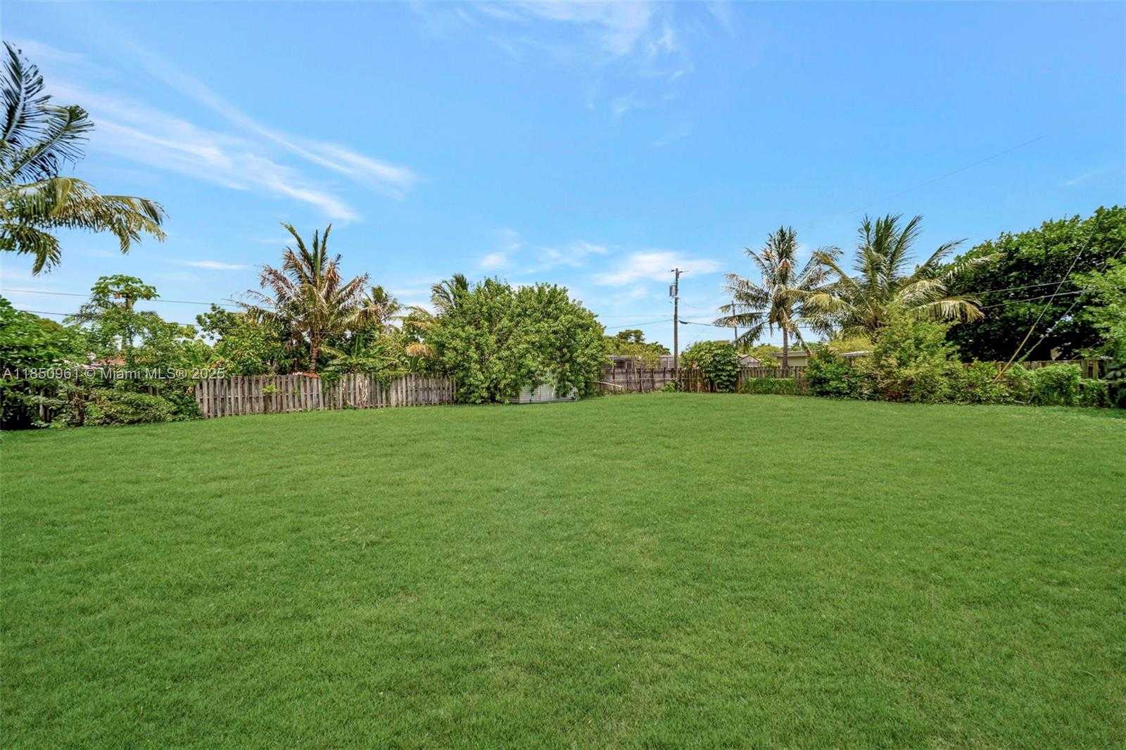 Small Image of 100 NORTH WEST 208TH ST, Miami Gardens Number 29