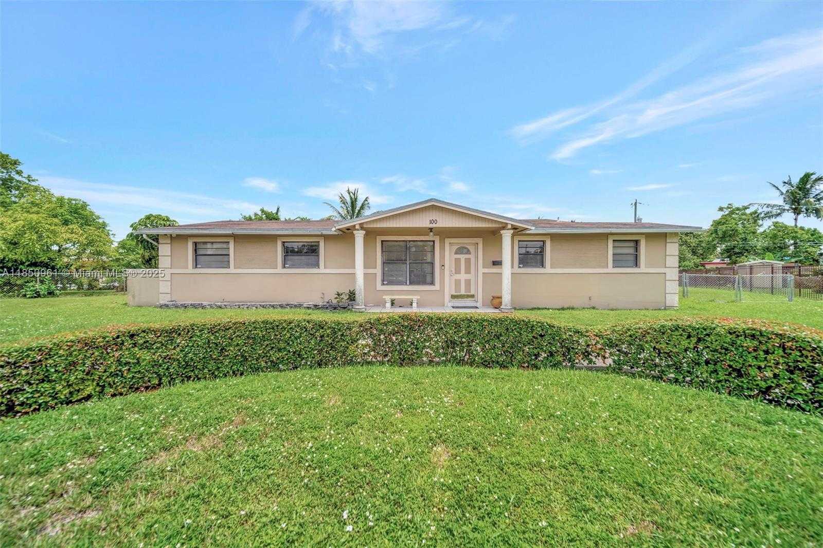 Small Image of 100 NORTH WEST 208TH ST, Miami Gardens Number 3