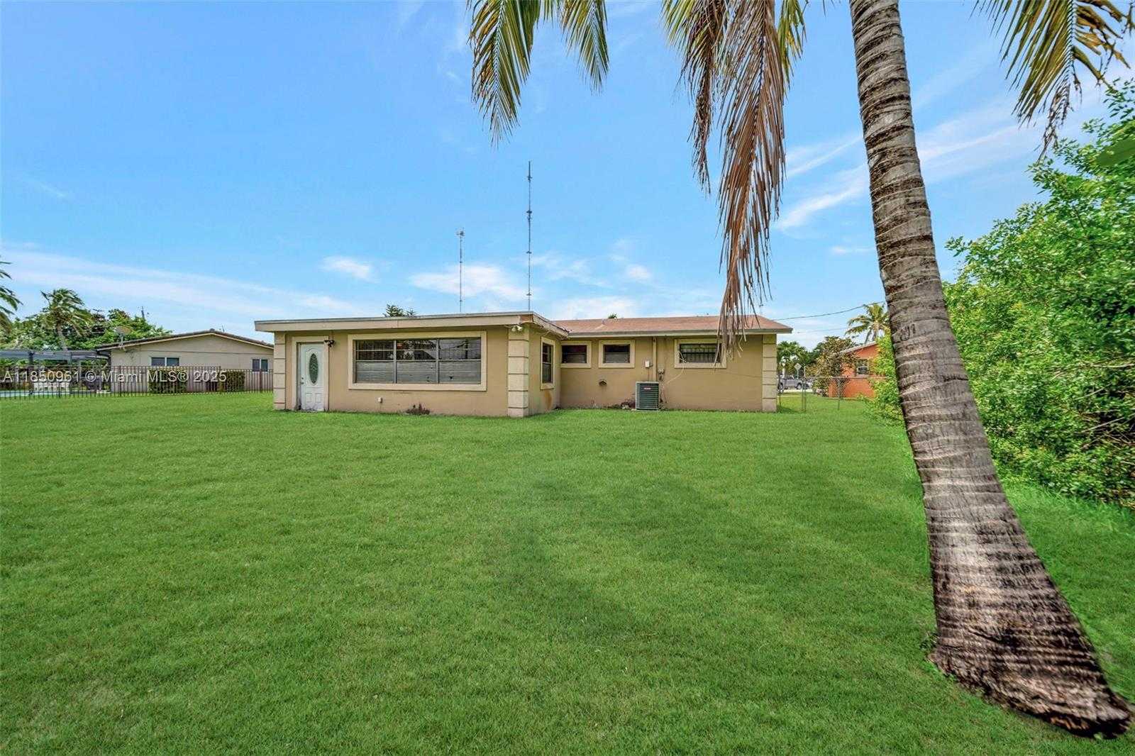 Small Image of 100 NORTH WEST 208TH ST, Miami Gardens Number 31