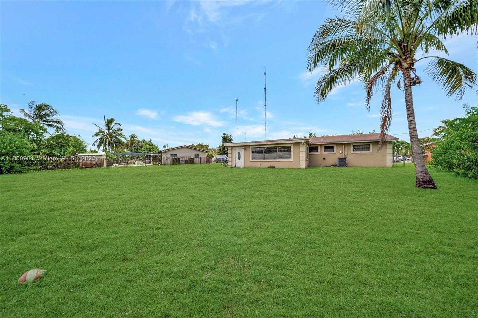 Small Image of 100 NORTH WEST 208TH ST, Miami Gardens Number 32