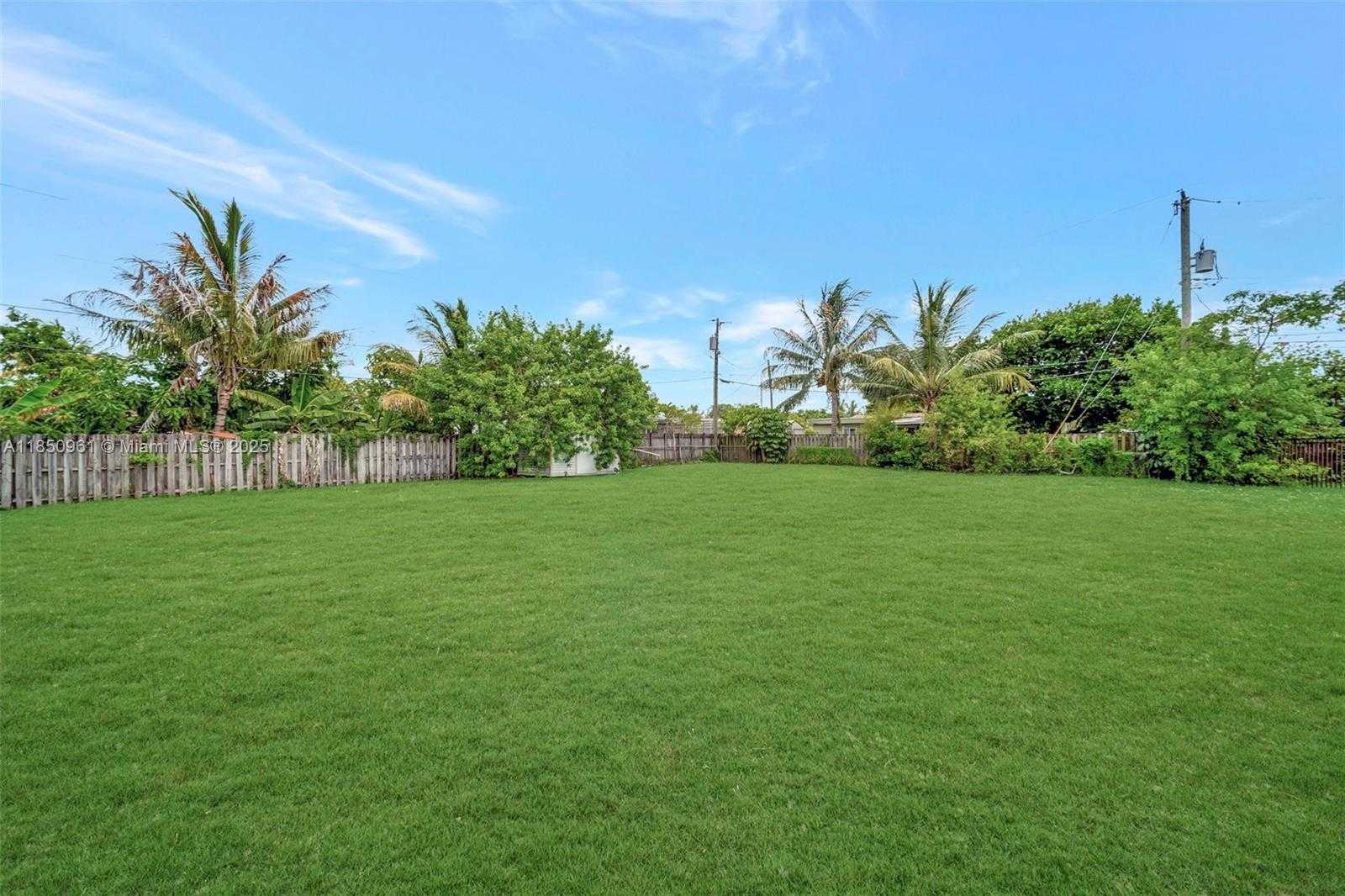 Small Image of 100 NORTH WEST 208TH ST, Miami Gardens Number 4