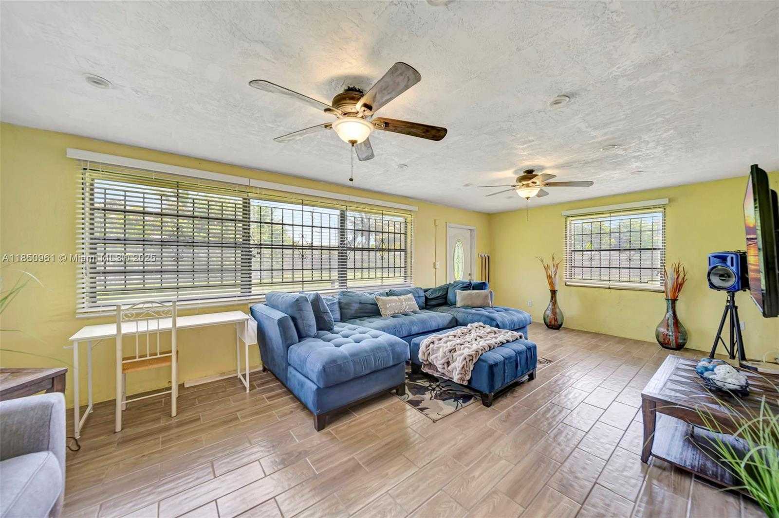 Small Image of 100 NORTH WEST 208TH ST, Miami Gardens Number 40