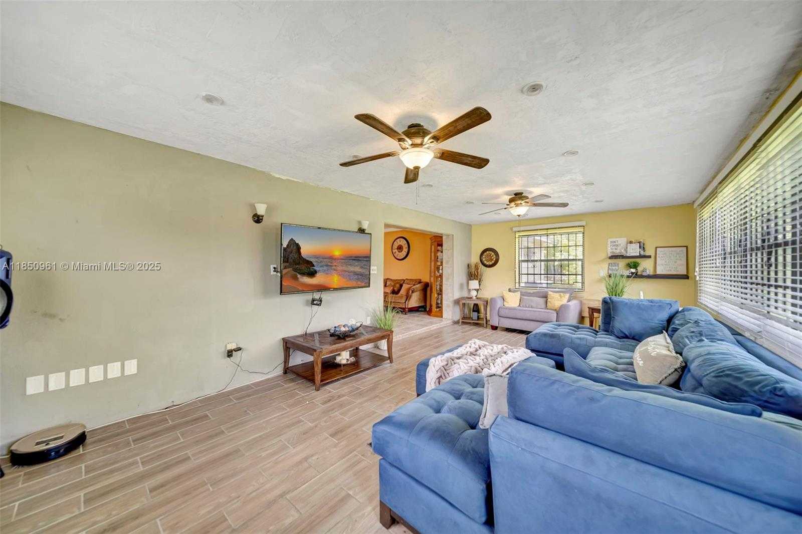 Small Image of 100 NORTH WEST 208TH ST, Miami Gardens Number 41