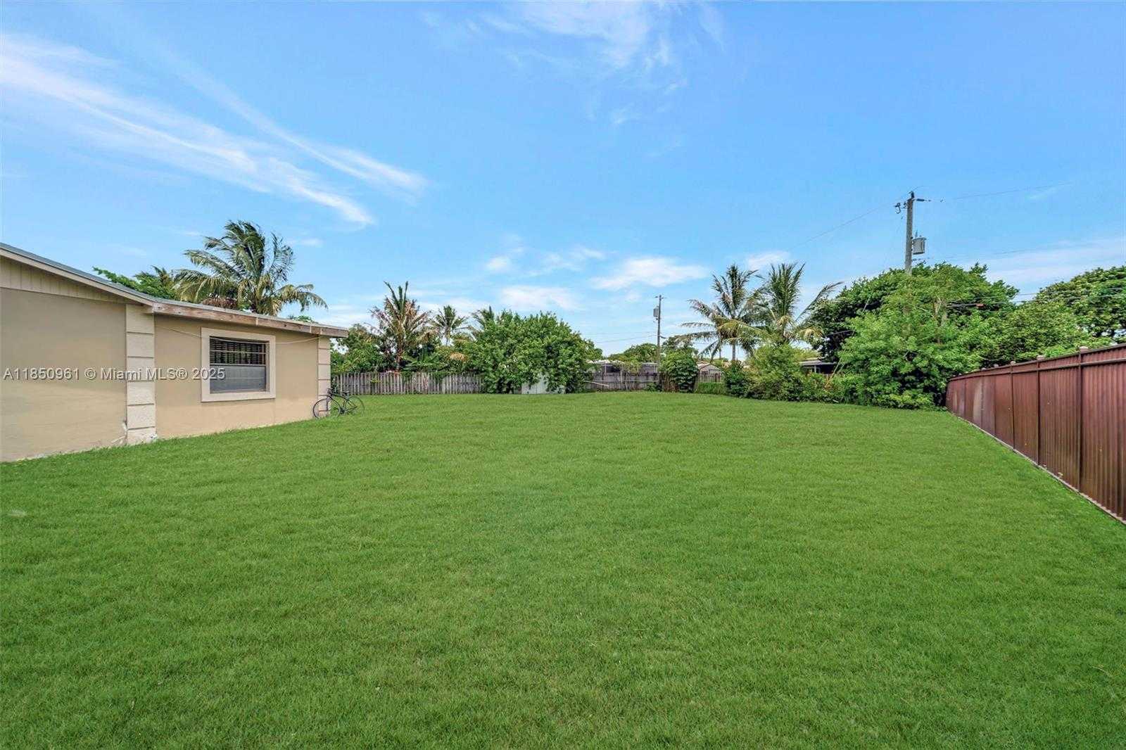 Small Image of 100 NORTH WEST 208TH ST, Miami Gardens Number 6