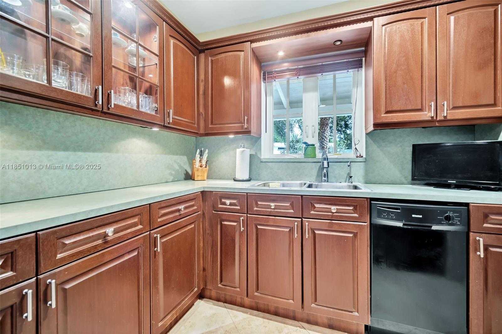 Small Image of 5947 SOUTH WEST 30TH ST, Miami Number 17