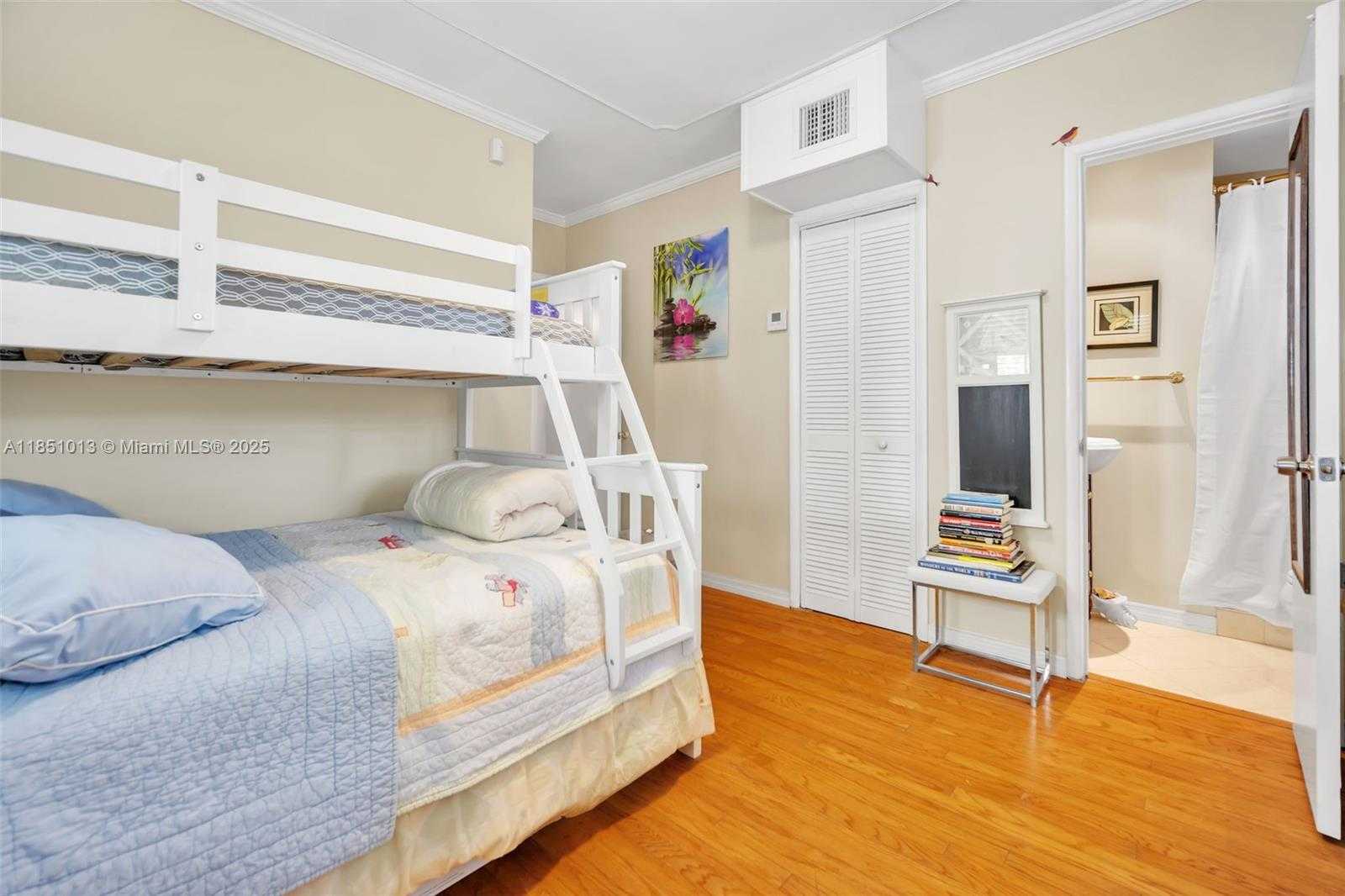 Small Image of 5947 SOUTH WEST 30TH ST, Miami Number 24