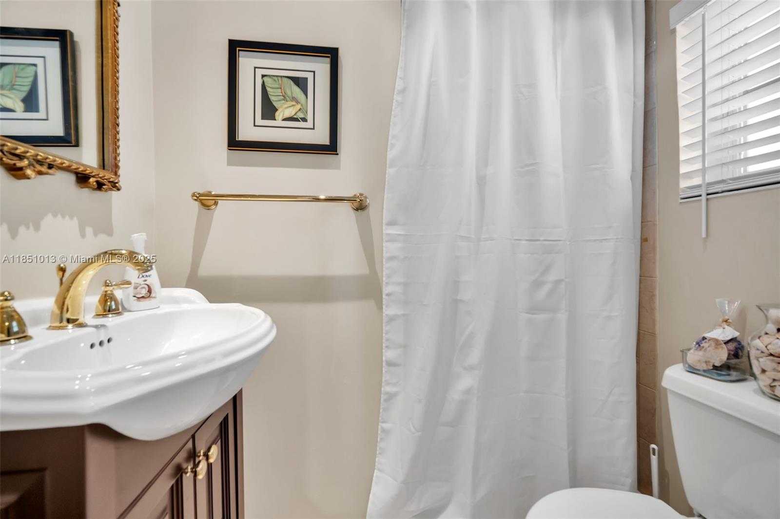 Small Image of 5947 SOUTH WEST 30TH ST, Miami Number 25
