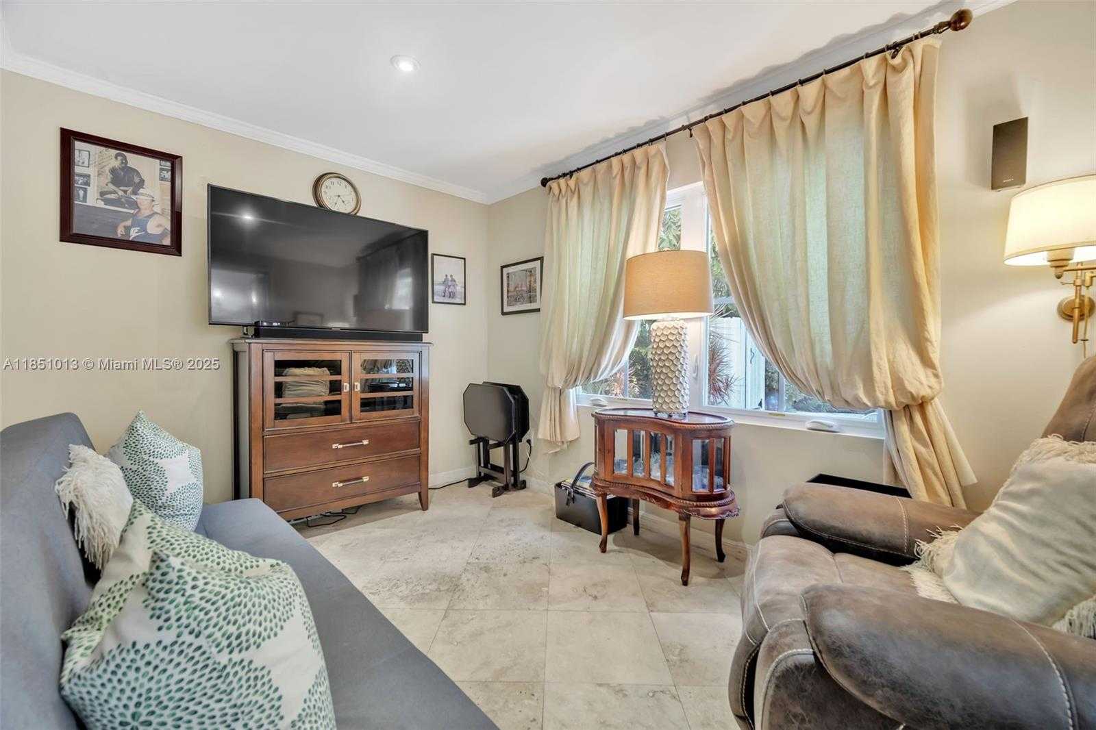 Small Image of 5947 SOUTH WEST 30TH ST, Miami Number 28