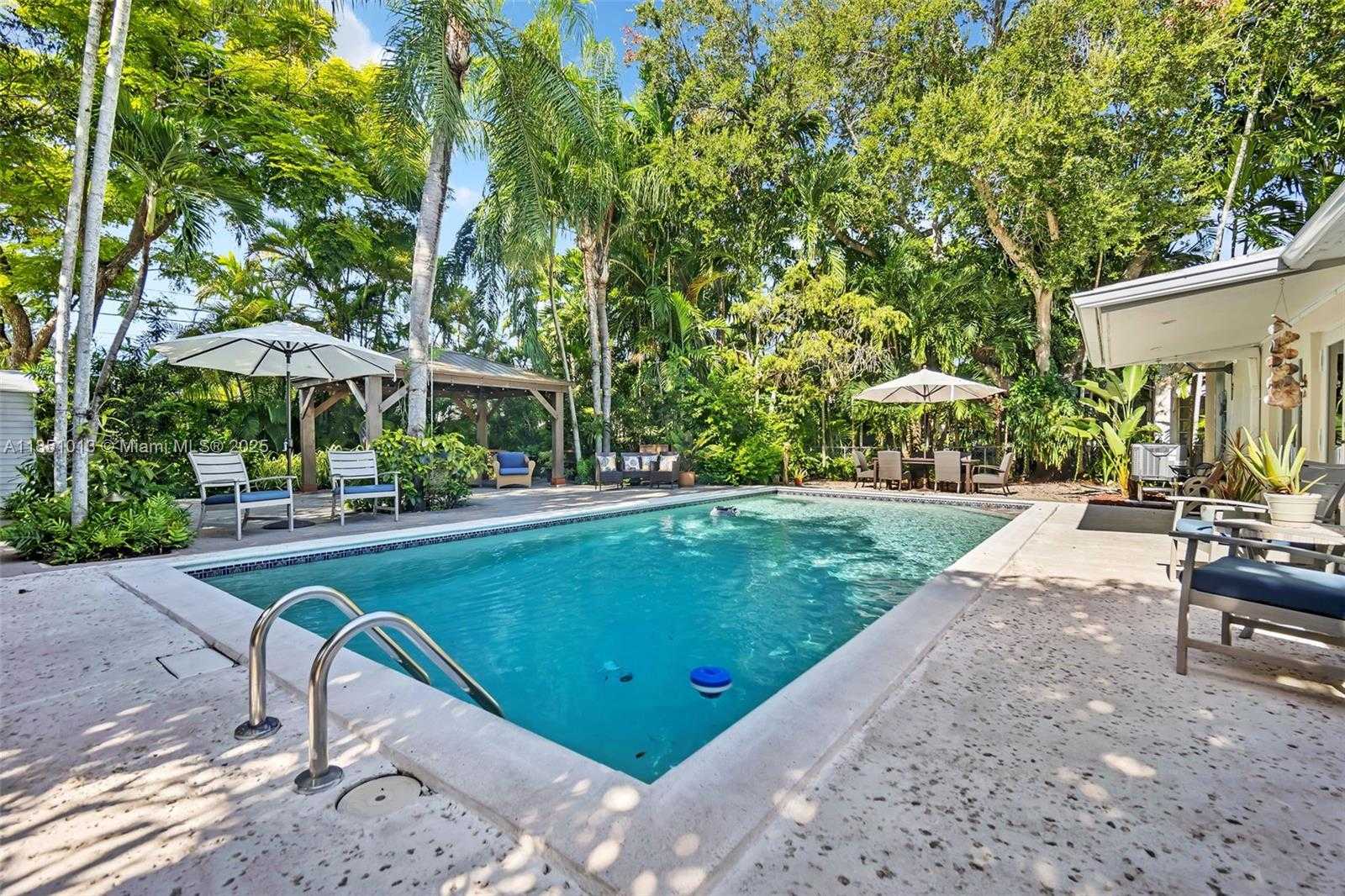 Small Image of 5947 SOUTH WEST 30TH ST, Miami Number 29