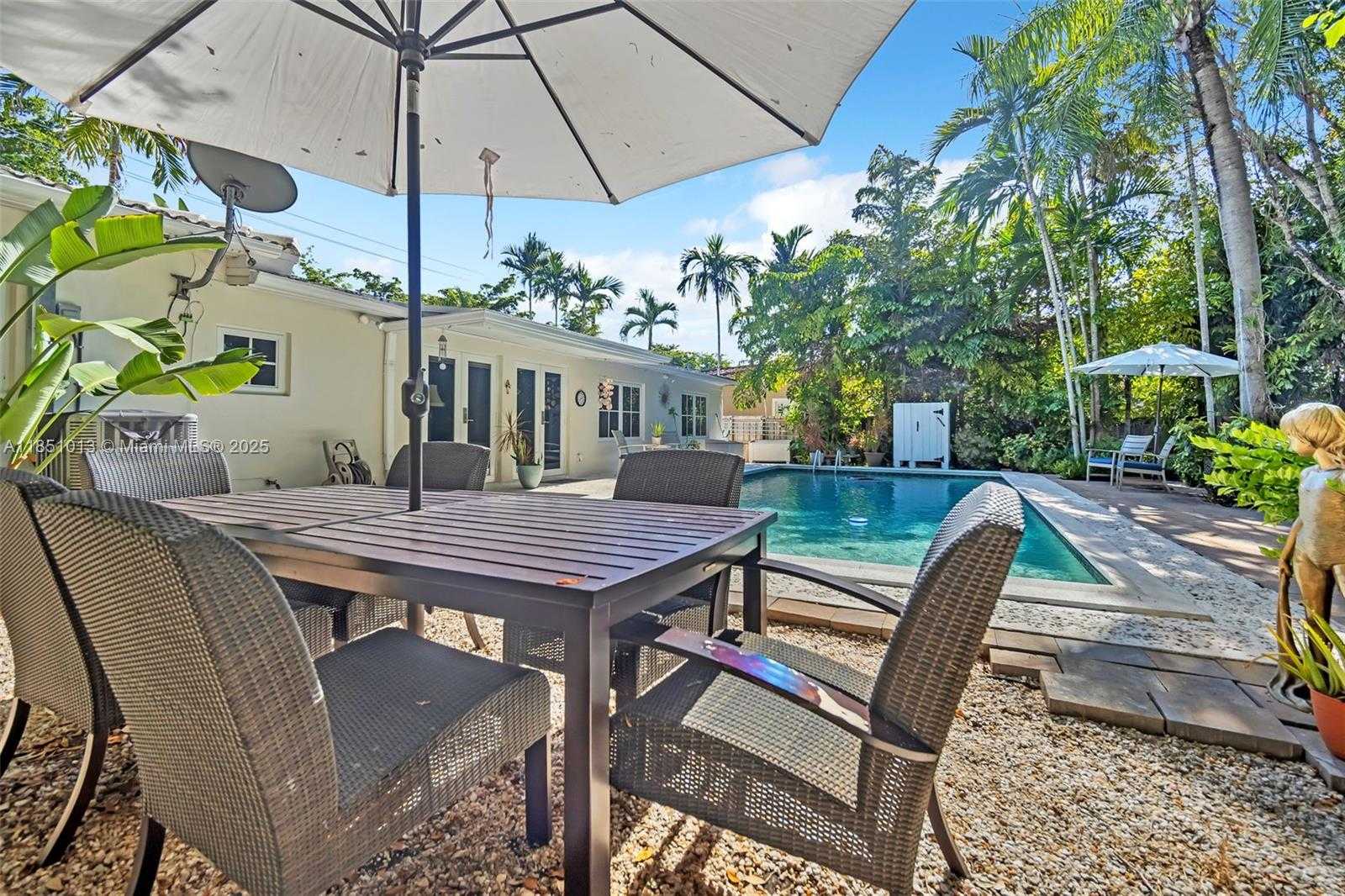 Small Image of 5947 SOUTH WEST 30TH ST, Miami Number 32