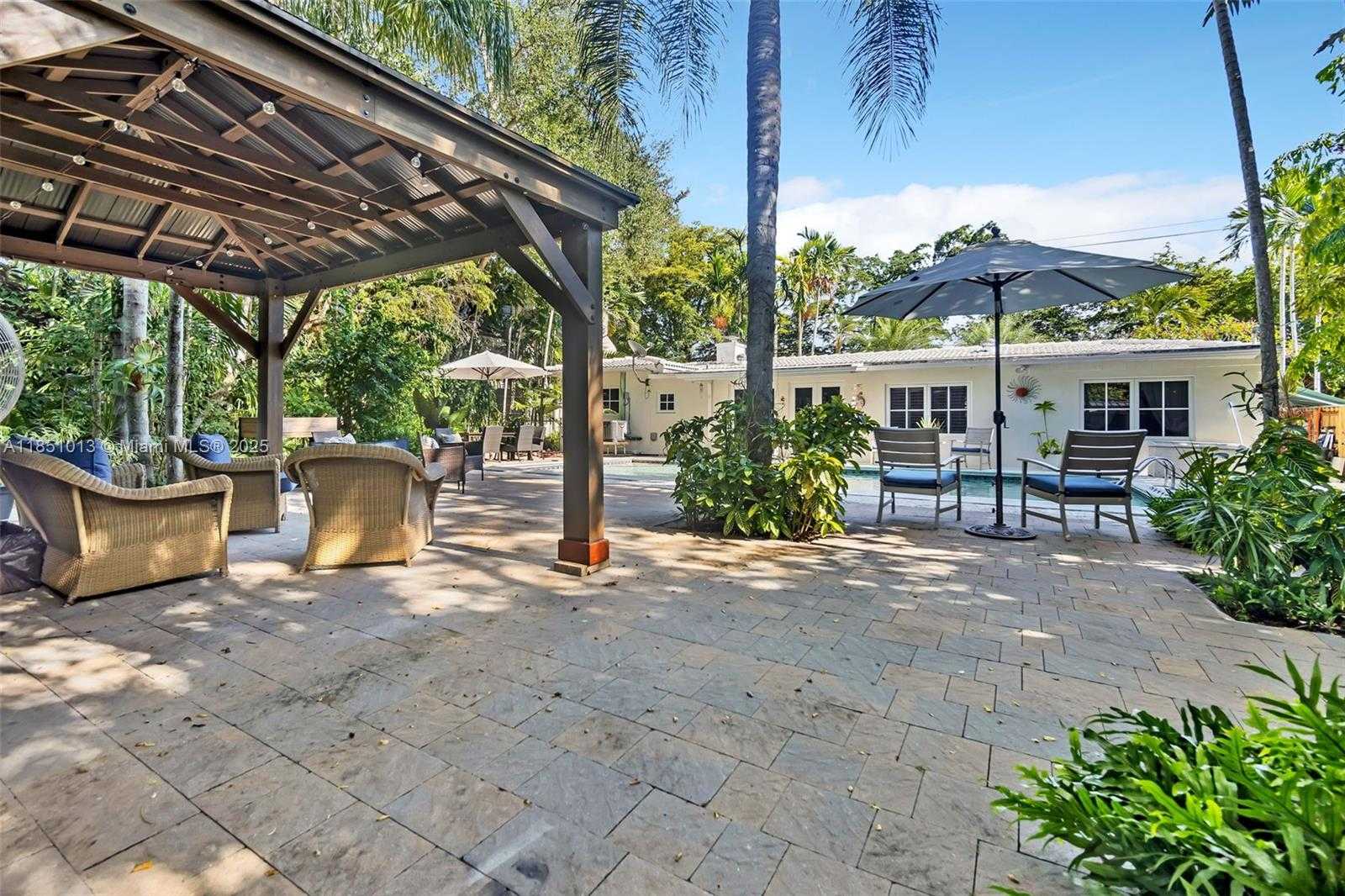 Small Image of 5947 SOUTH WEST 30TH ST, Miami Number 35