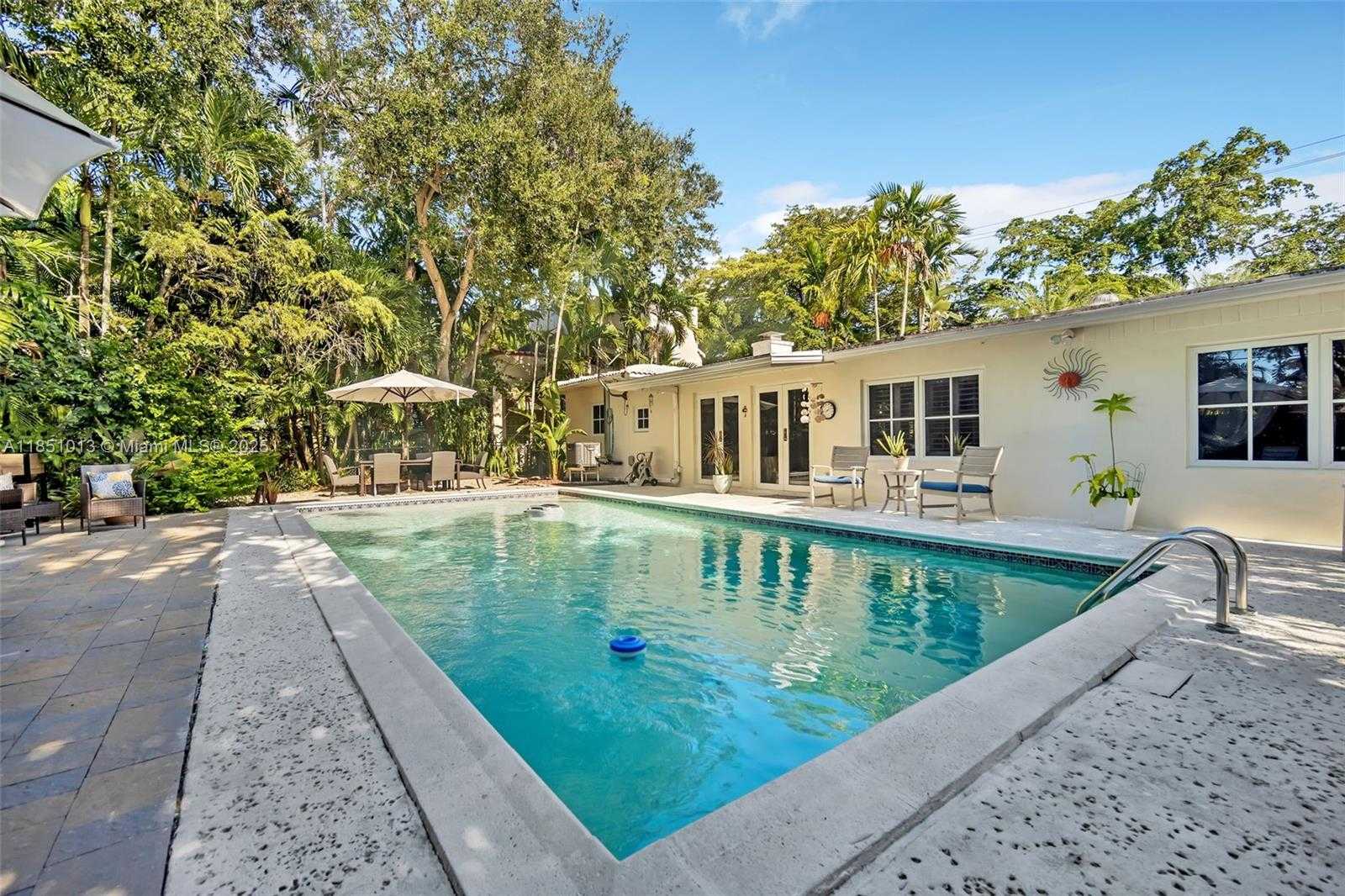 Small Image of 5947 SOUTH WEST 30TH ST, Miami Number 37