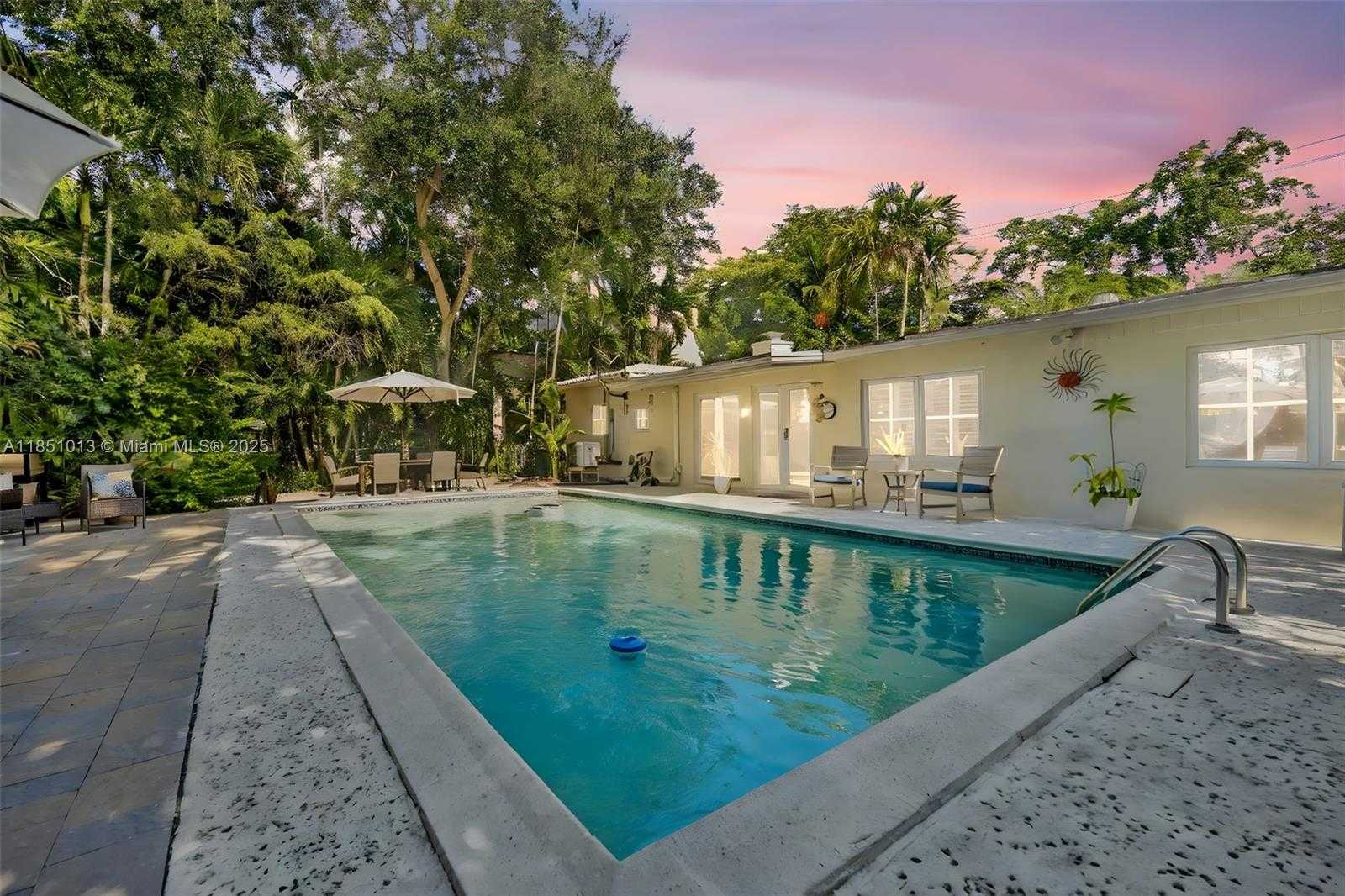 Small Image of 5947 SOUTH WEST 30TH ST, Miami Number 38