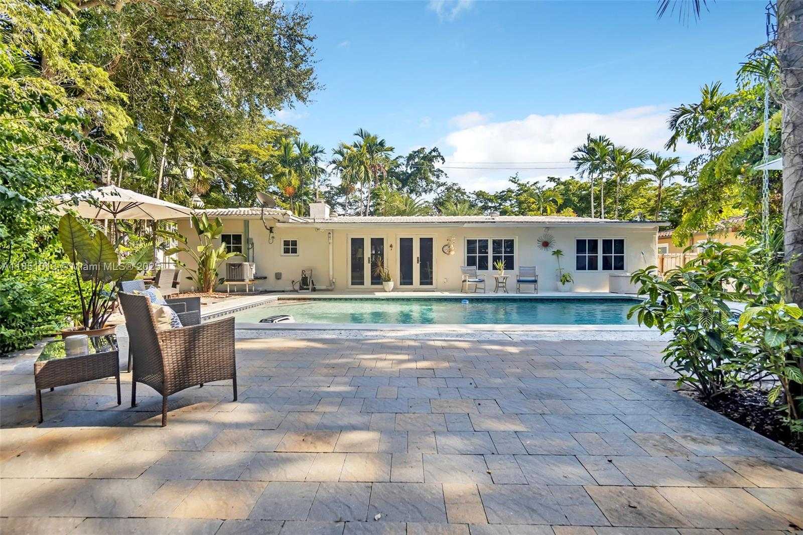 Small Image of 5947 SOUTH WEST 30TH ST, Miami Number 39