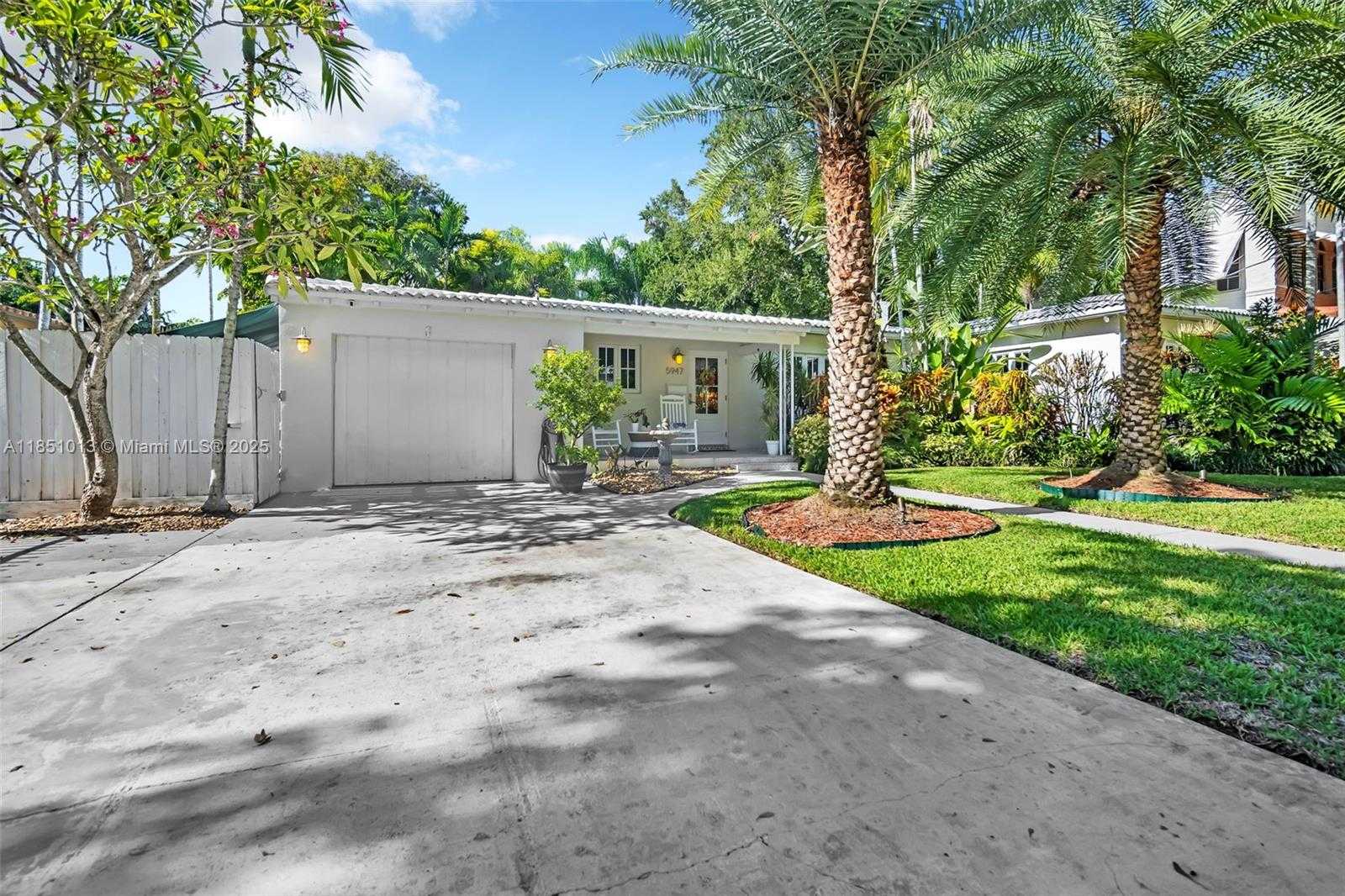 Small Image of 5947 SOUTH WEST 30TH ST, Miami Number 43