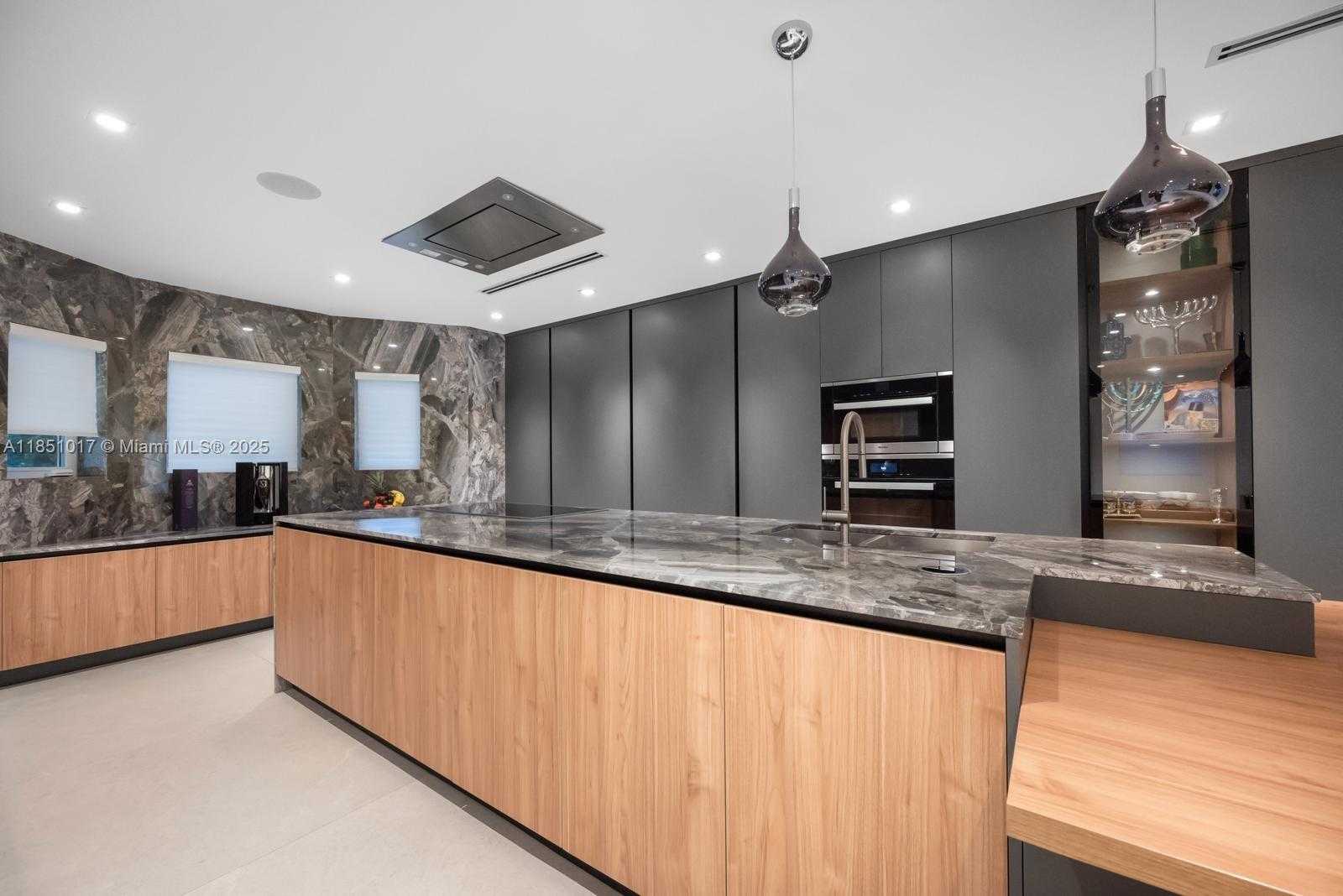 Small Image of 431 LAYNE BLVD, Hallandale Beach Number 13