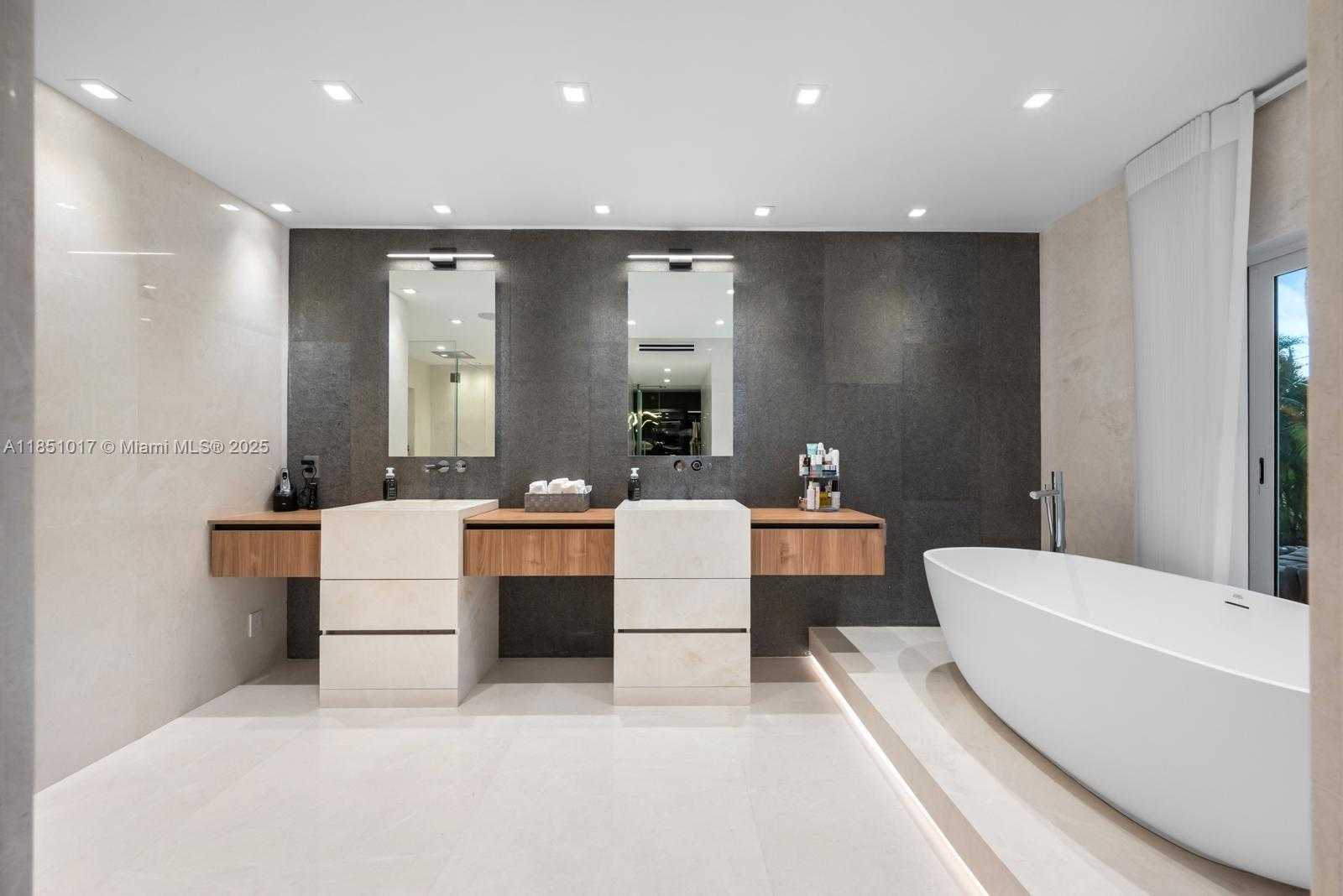Small Image of 431 LAYNE BLVD, Hallandale Beach Number 9
