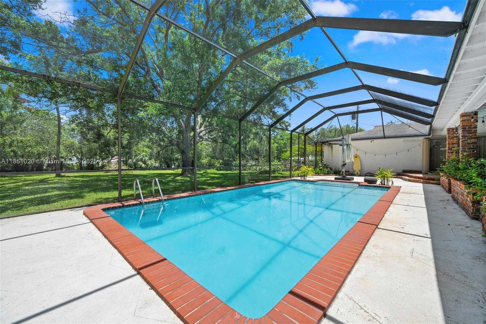 Small Image of 12365 SOUTH WEST 60TH CT, Pinecrest Number 19
