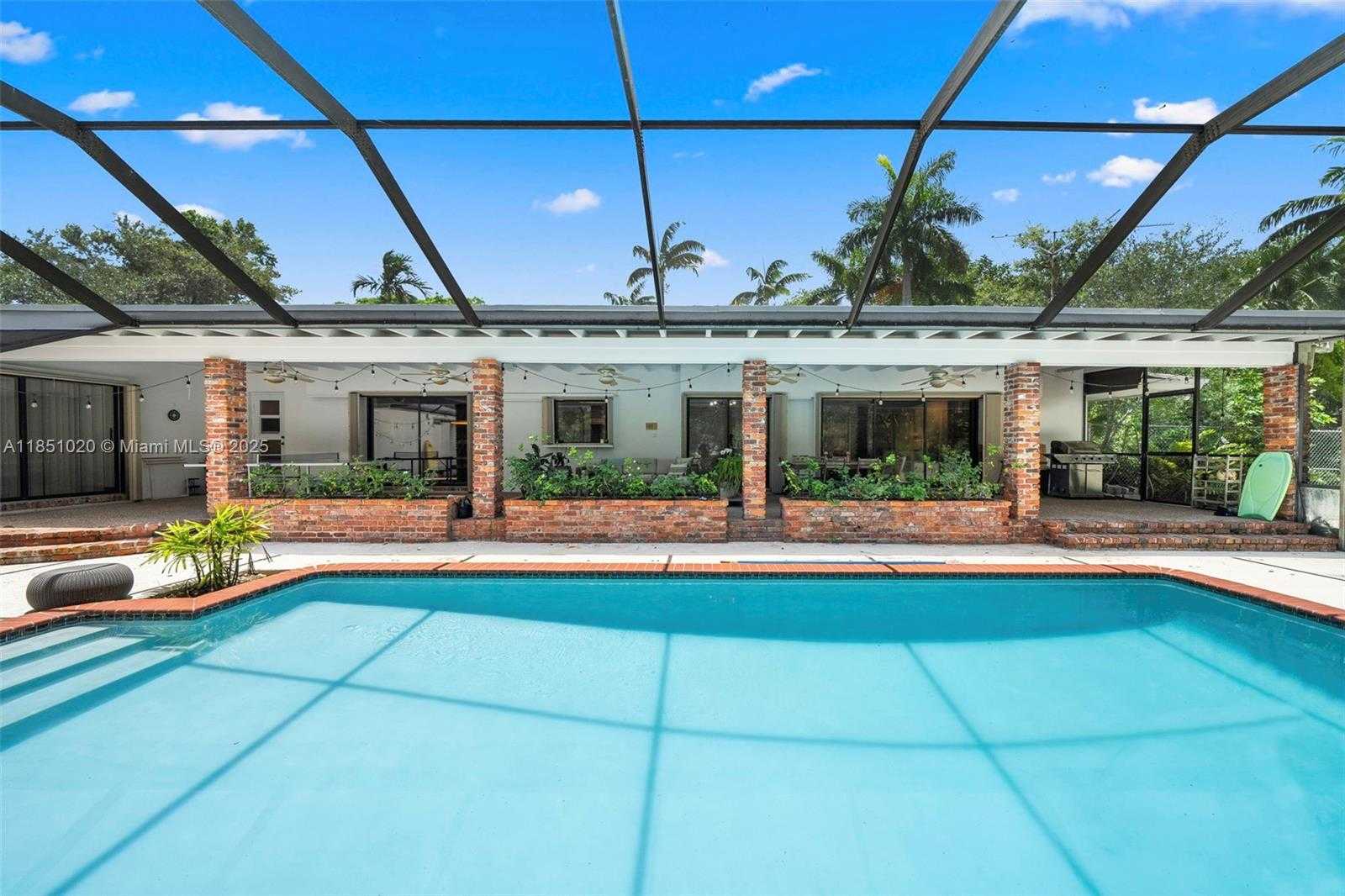 Small Image of 12365 SOUTH WEST 60TH CT, Pinecrest Number 20