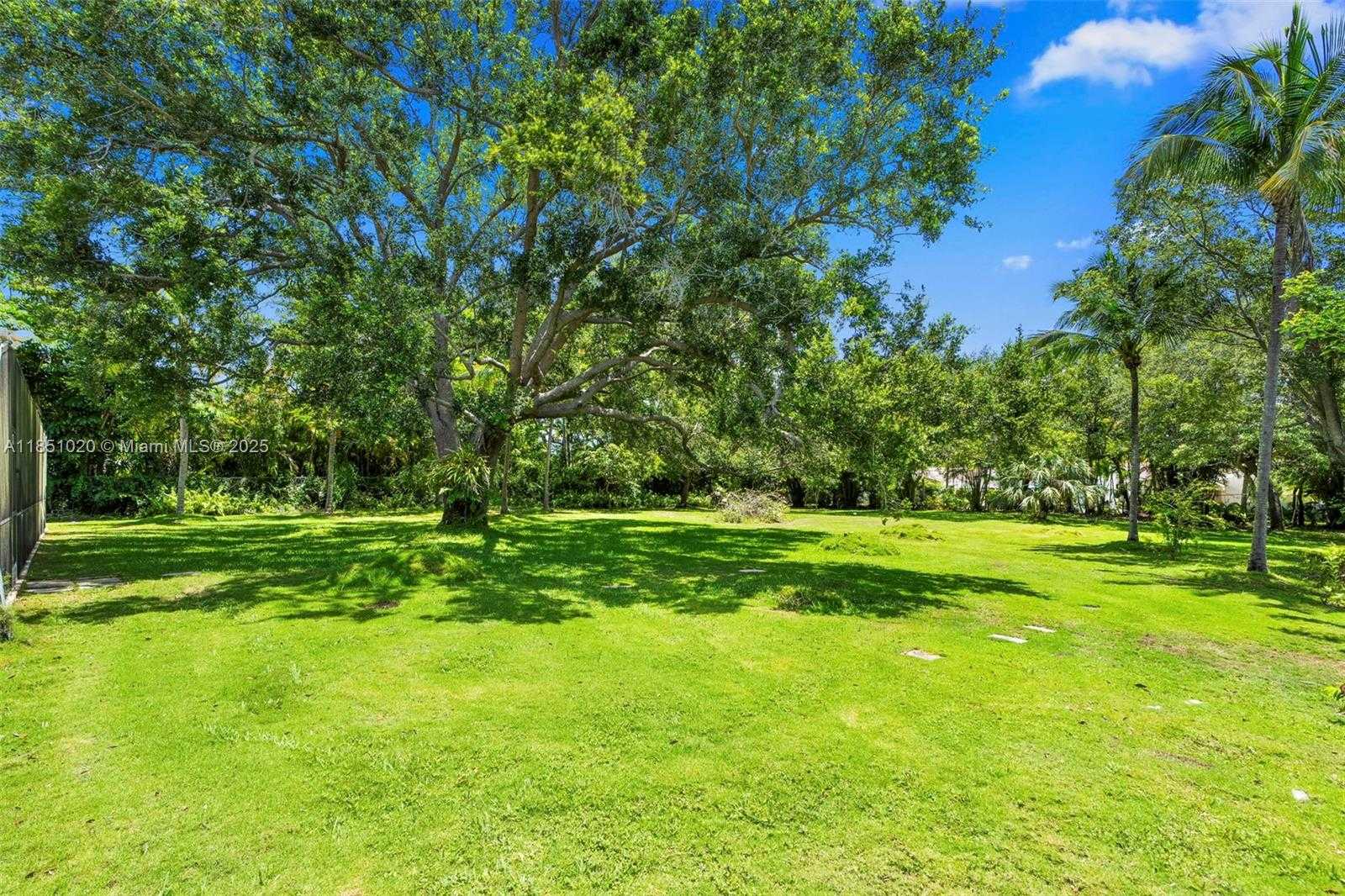 Small Image of 12365 SOUTH WEST 60TH CT, Pinecrest Number 25