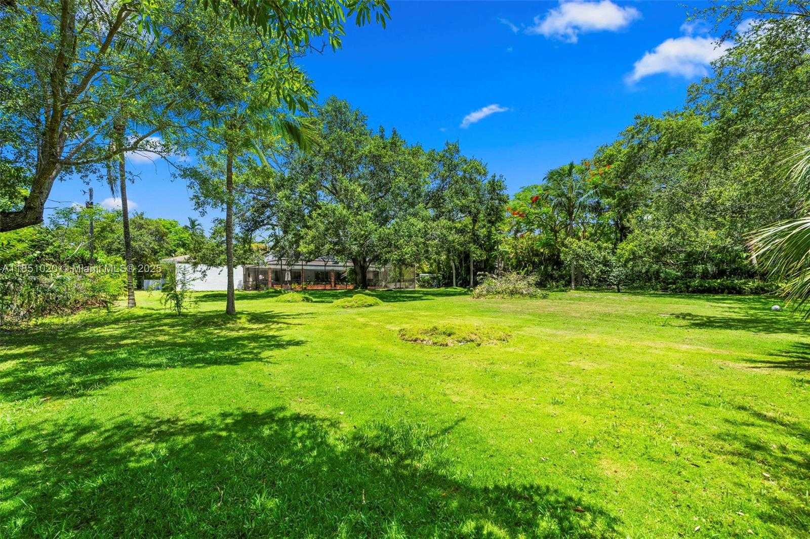 Small Image of 12365 SOUTH WEST 60TH CT, Pinecrest Number 26