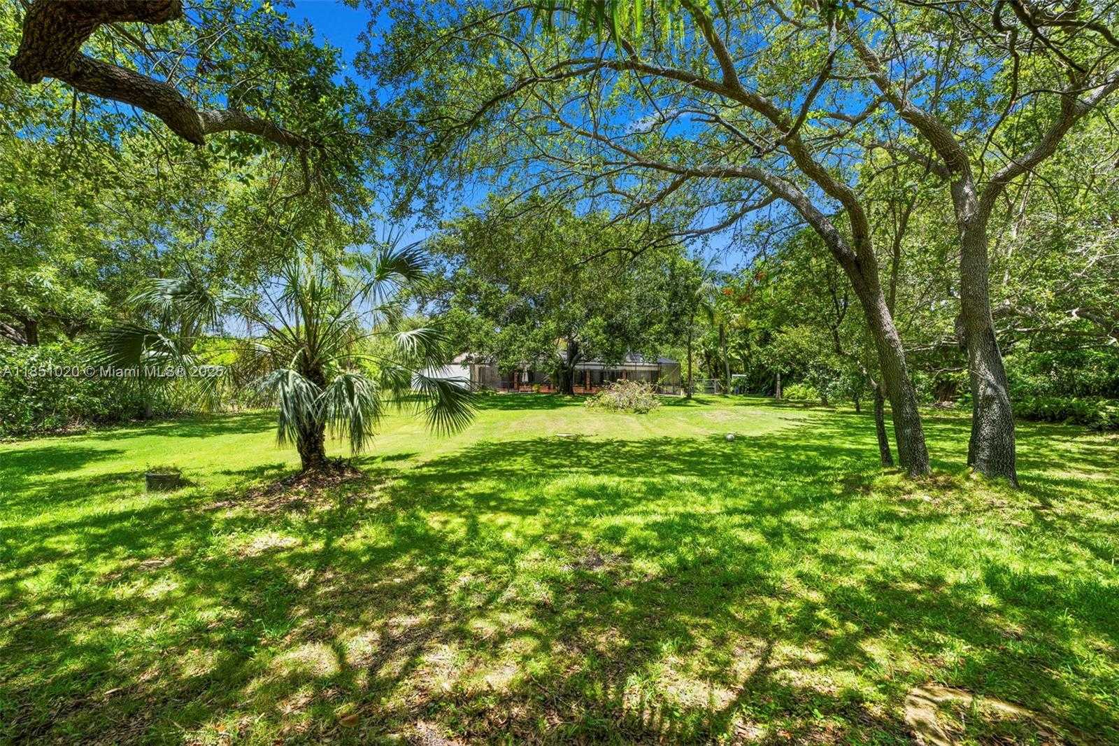 Small Image of 12365 SOUTH WEST 60TH CT, Pinecrest Number 27