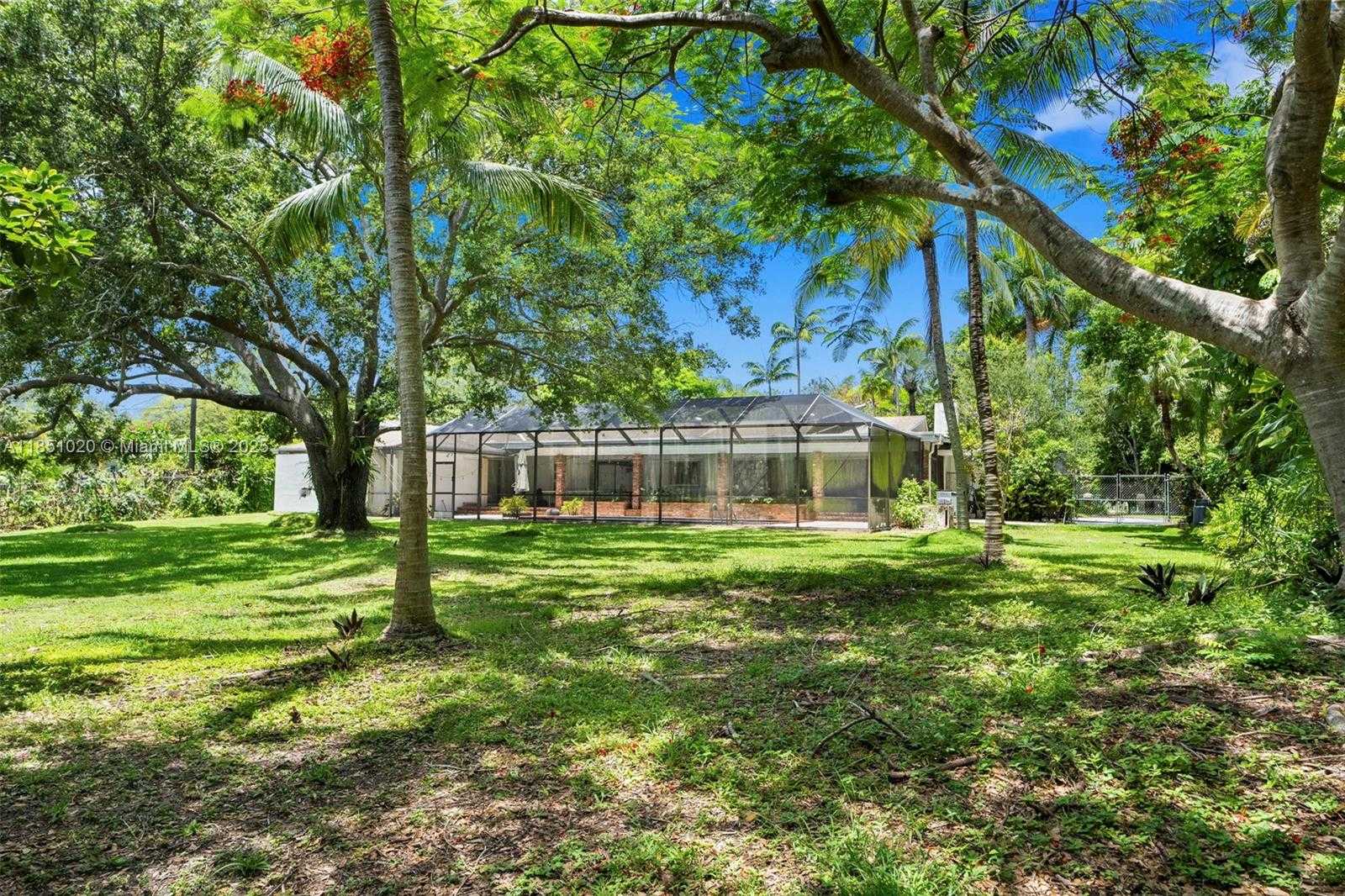 Small Image of 12365 SOUTH WEST 60TH CT, Pinecrest Number 28
