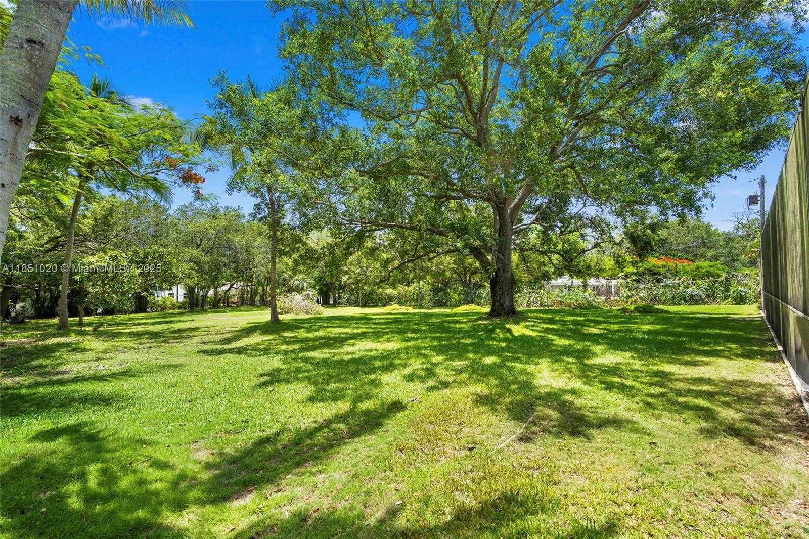 Small Image of 12365 SOUTH WEST 60TH CT, Pinecrest Number 29
