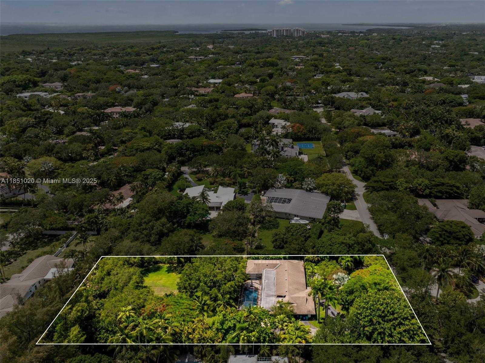 Small Image of 12365 SOUTH WEST 60TH CT, Pinecrest Number 3