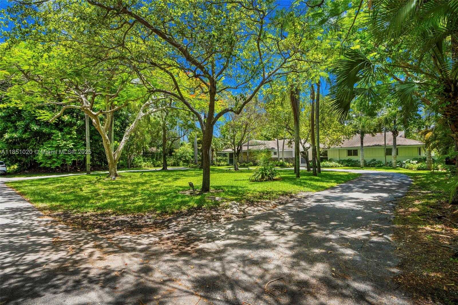 Small Image of 12365 SOUTH WEST 60TH CT, Pinecrest Number 31
