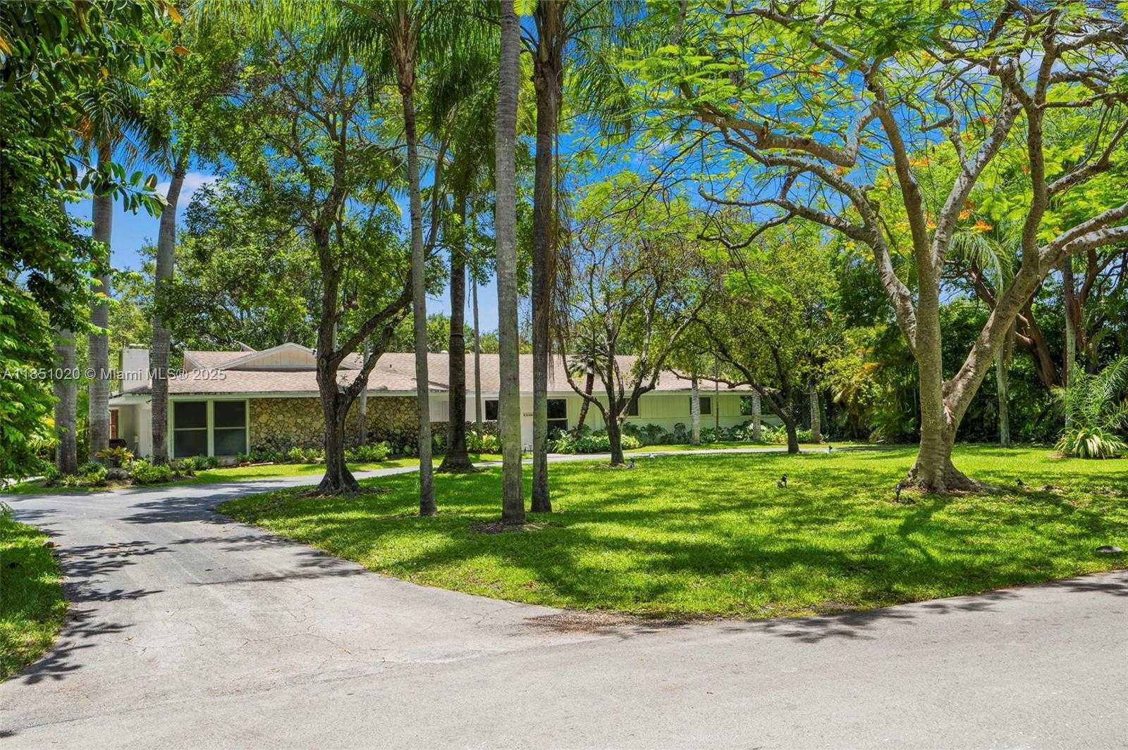 Small Image of 12365 SOUTH WEST 60TH CT, Pinecrest Number 33