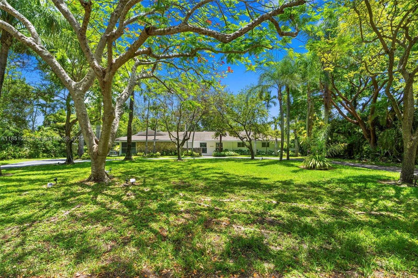 Small Image of 12365 SOUTH WEST 60TH CT, Pinecrest Number 4