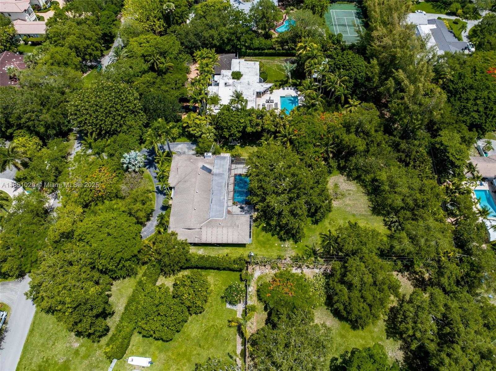 Small Image of 12365 SOUTH WEST 60TH CT, Pinecrest Number 41