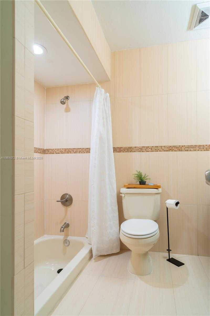Small Image of 3215 SOUTH WEST 2ND CT, Deerfield Beach Number 18