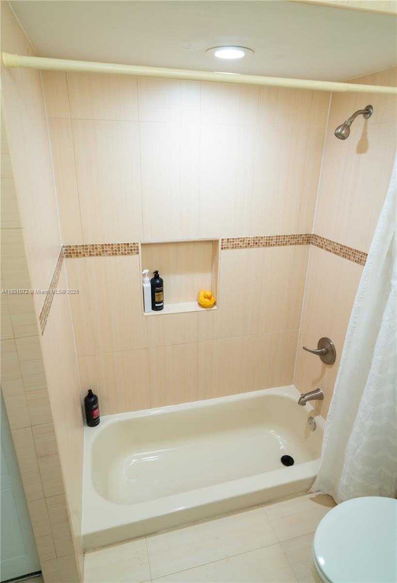 Small Image of 3215 SOUTH WEST 2ND CT, Deerfield Beach Number 19