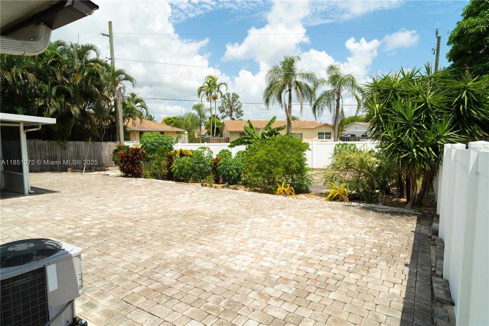 Small Image of 3215 SOUTH WEST 2ND CT, Deerfield Beach Number 33