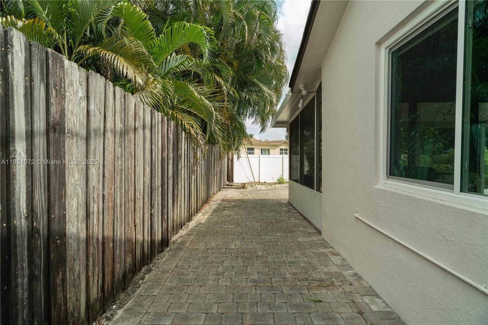 Small Image of 3215 SOUTH WEST 2ND CT, Deerfield Beach Number 35