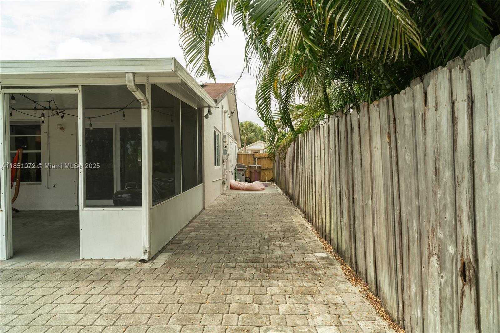 Small Image of 3215 SOUTH WEST 2ND CT, Deerfield Beach Number 36