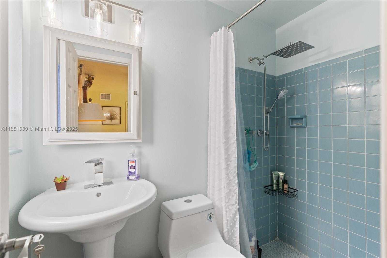 Small Image of 2631 WILSON ST, Hollywood Number 13