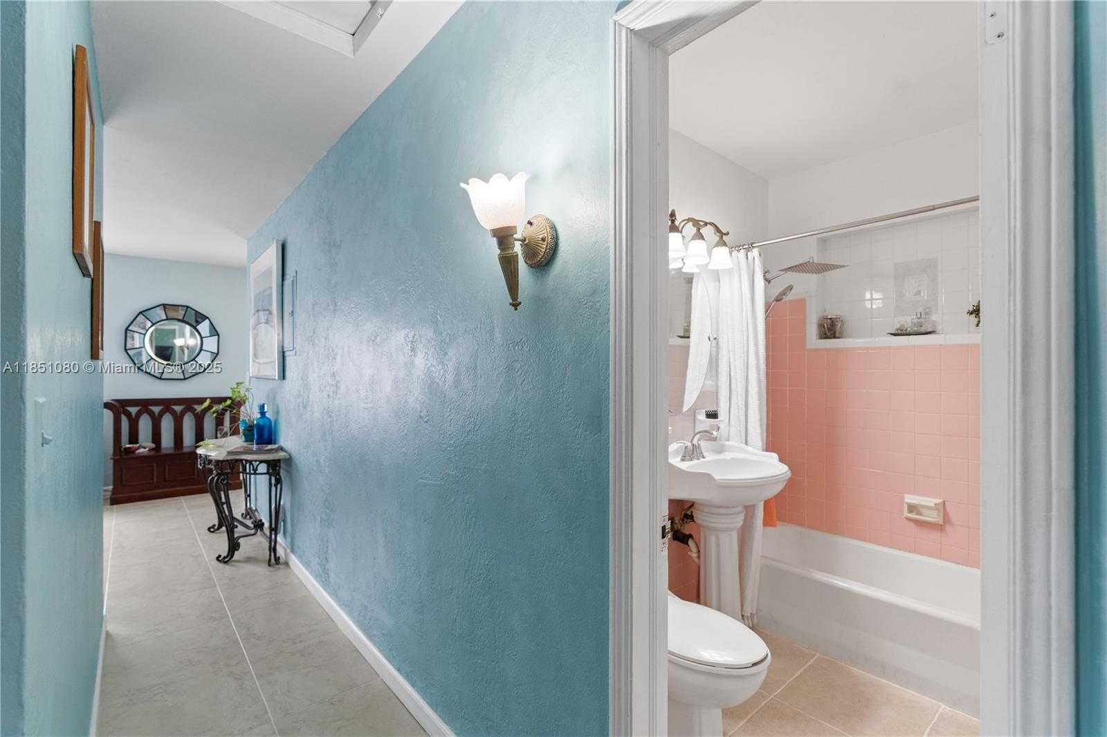 Small Image of 2631 WILSON ST, Hollywood Number 16