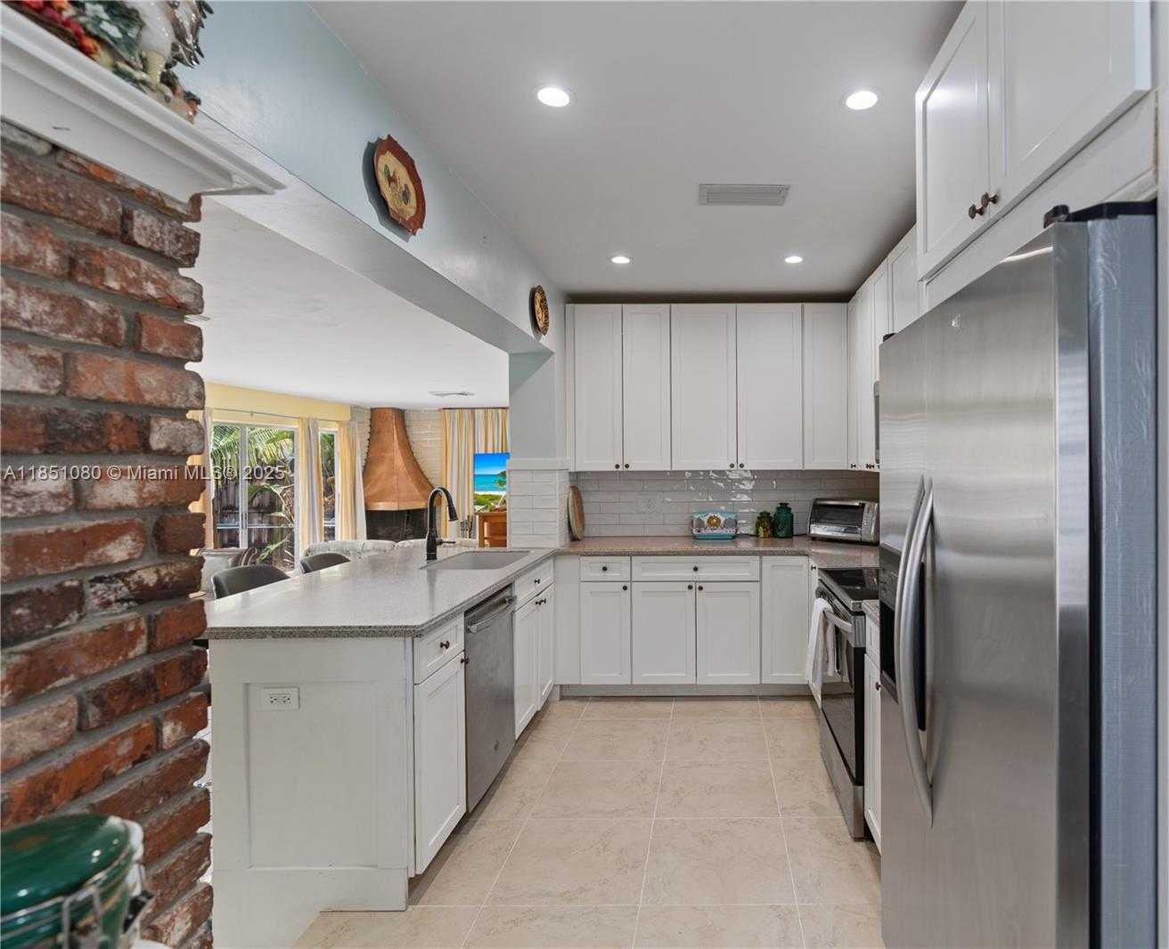 Small Image of 2631 WILSON ST, Hollywood Number 6