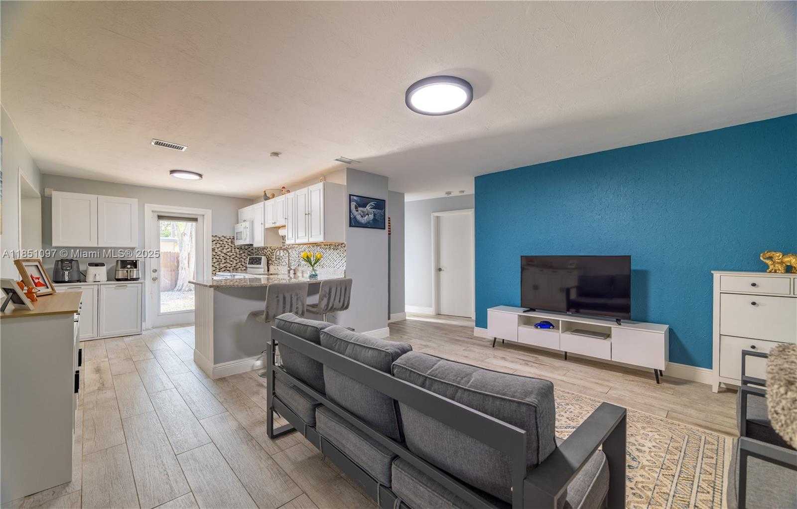 Small Image of 2950 NORTH EAST 11TH AVE, Pompano Beach Number 2