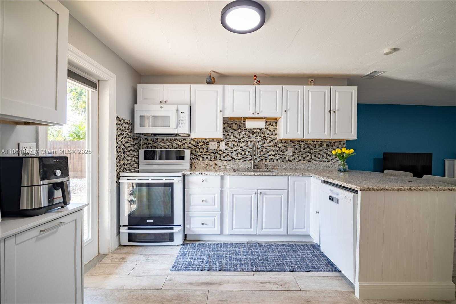 Small Image of 2950 NORTH EAST 11TH AVE, Pompano Beach Number 8