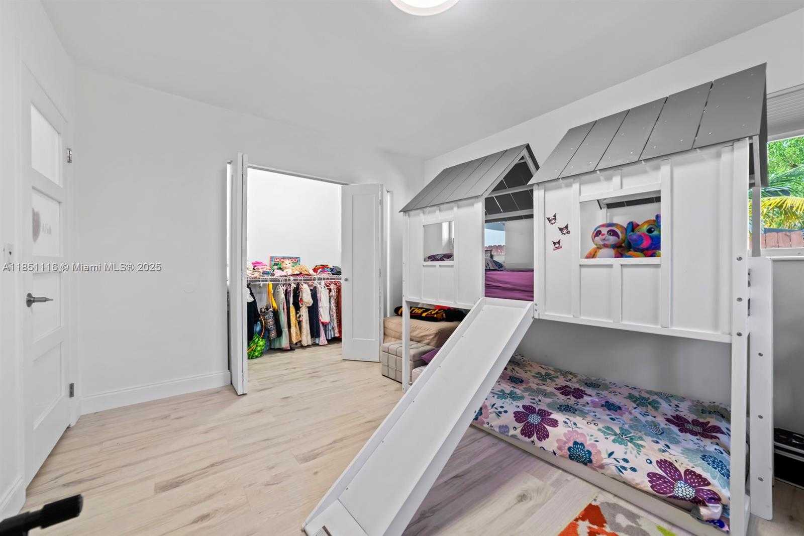 Small Image of 930 NORTH EAST 182ND TER, North Miami Beach Number 15