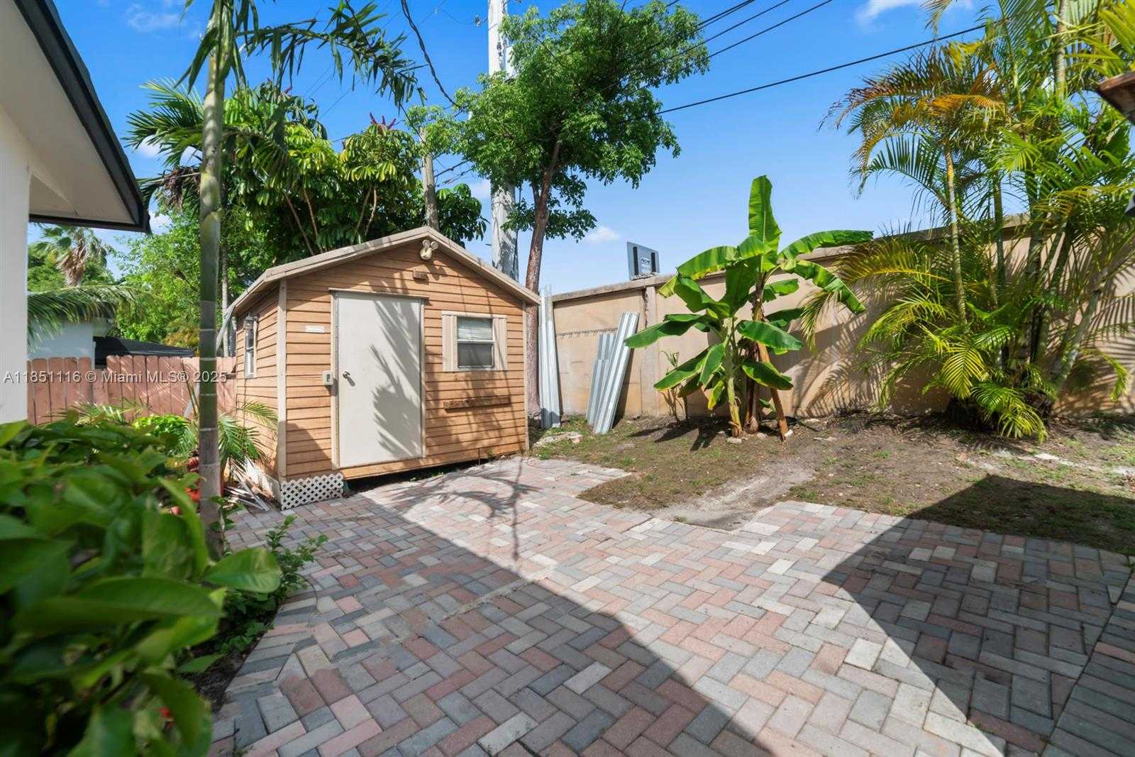 Small Image of 930 NORTH EAST 182ND TER, North Miami Beach Number 17