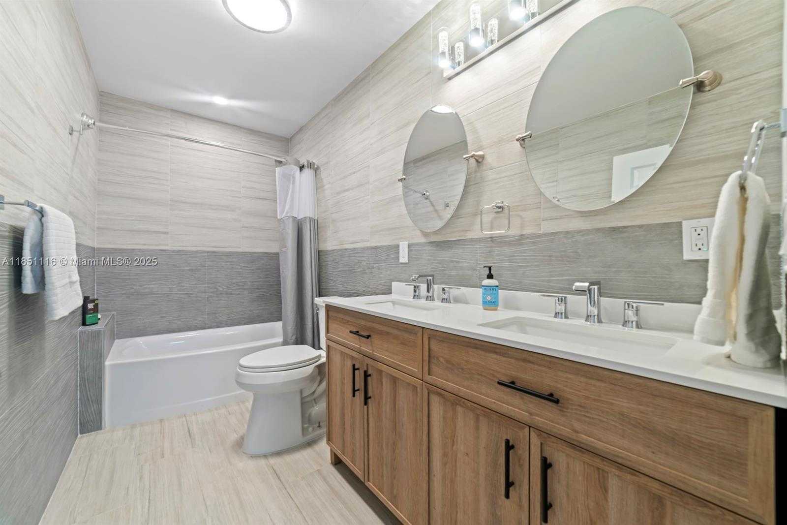 Small Image of 930 NORTH EAST 182ND TER, North Miami Beach Number 18